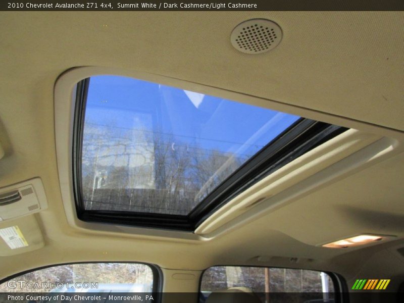 Summit White / Dark Cashmere/Light Cashmere 2010 Chevrolet Avalanche Z71 4x4