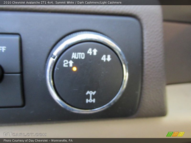 Summit White / Dark Cashmere/Light Cashmere 2010 Chevrolet Avalanche Z71 4x4