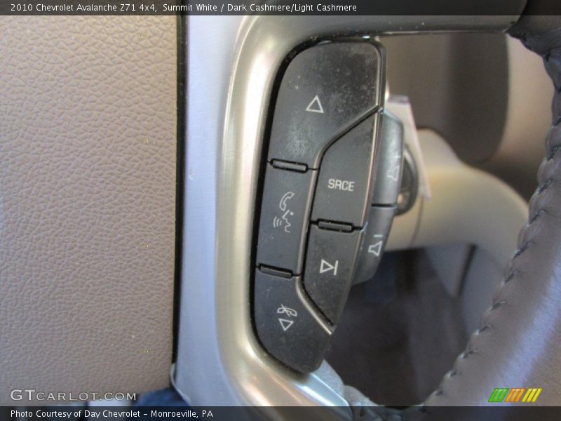 Summit White / Dark Cashmere/Light Cashmere 2010 Chevrolet Avalanche Z71 4x4