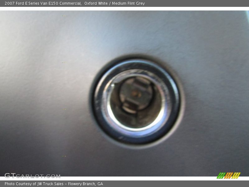 Oxford White / Medium Flint Grey 2007 Ford E Series Van E150 Commercial