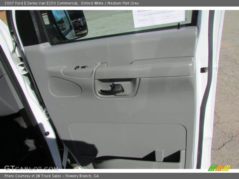 Oxford White / Medium Flint Grey 2007 Ford E Series Van E150 Commercial