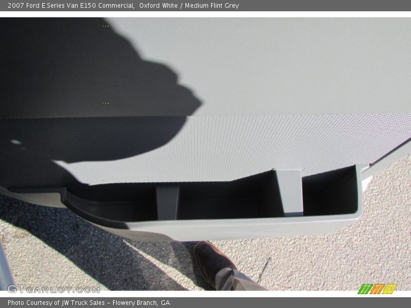 Oxford White / Medium Flint Grey 2007 Ford E Series Van E150 Commercial
