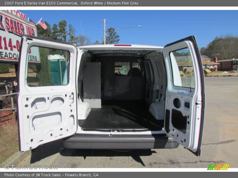 Oxford White / Medium Flint Grey 2007 Ford E Series Van E150 Commercial