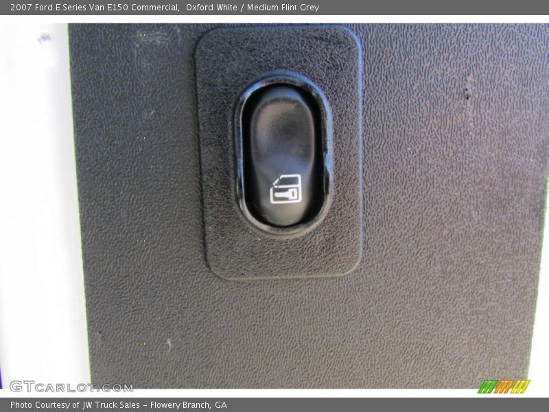 Oxford White / Medium Flint Grey 2007 Ford E Series Van E150 Commercial