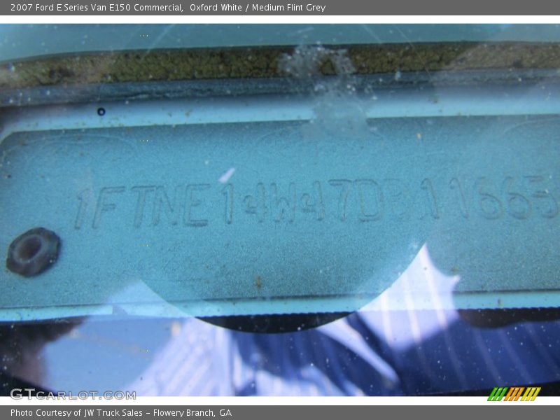 Oxford White / Medium Flint Grey 2007 Ford E Series Van E150 Commercial