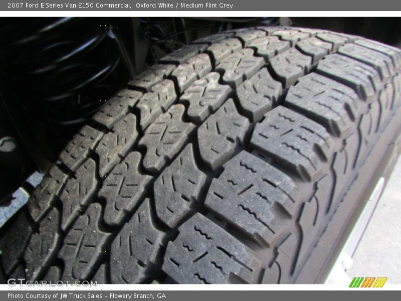 Oxford White / Medium Flint Grey 2007 Ford E Series Van E150 Commercial