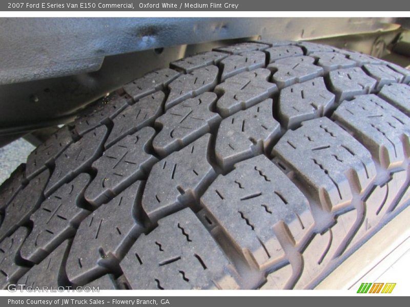 Oxford White / Medium Flint Grey 2007 Ford E Series Van E150 Commercial