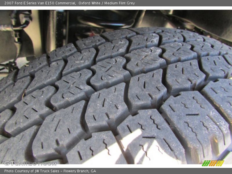 Oxford White / Medium Flint Grey 2007 Ford E Series Van E150 Commercial