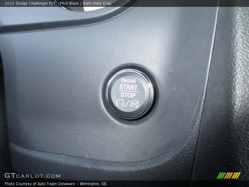 Pitch Black / Dark Slate Gray 2013 Dodge Challenger R/T