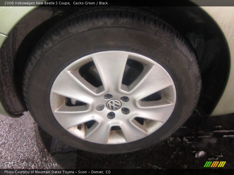 Gecko Green / Black 2008 Volkswagen New Beetle S Coupe