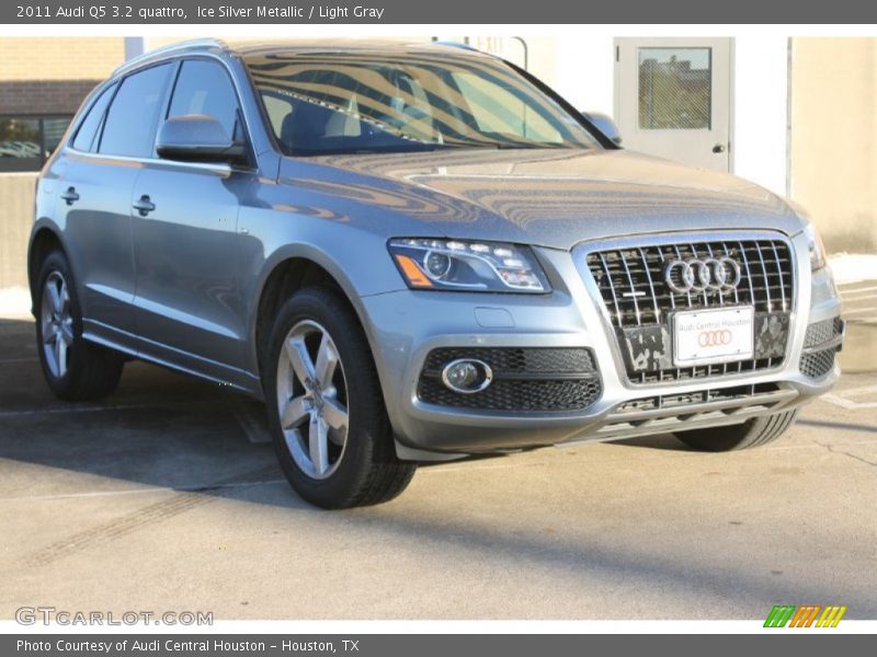 Ice Silver Metallic / Light Gray 2011 Audi Q5 3.2 quattro