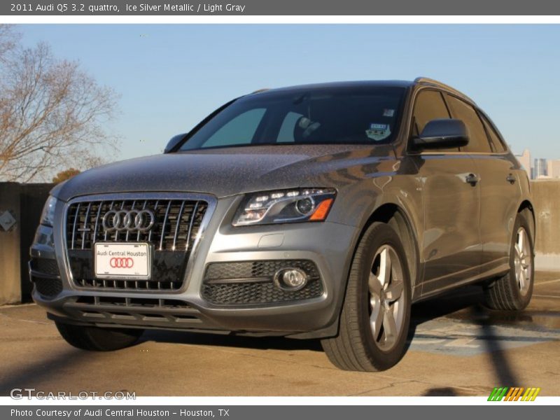 Ice Silver Metallic / Light Gray 2011 Audi Q5 3.2 quattro