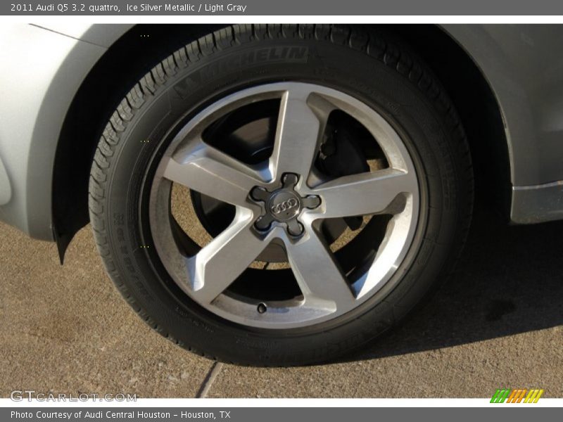Ice Silver Metallic / Light Gray 2011 Audi Q5 3.2 quattro