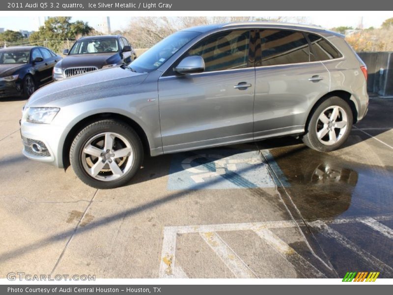 Ice Silver Metallic / Light Gray 2011 Audi Q5 3.2 quattro