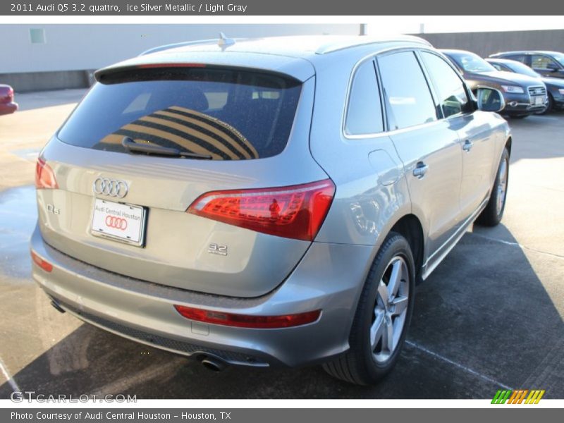 Ice Silver Metallic / Light Gray 2011 Audi Q5 3.2 quattro