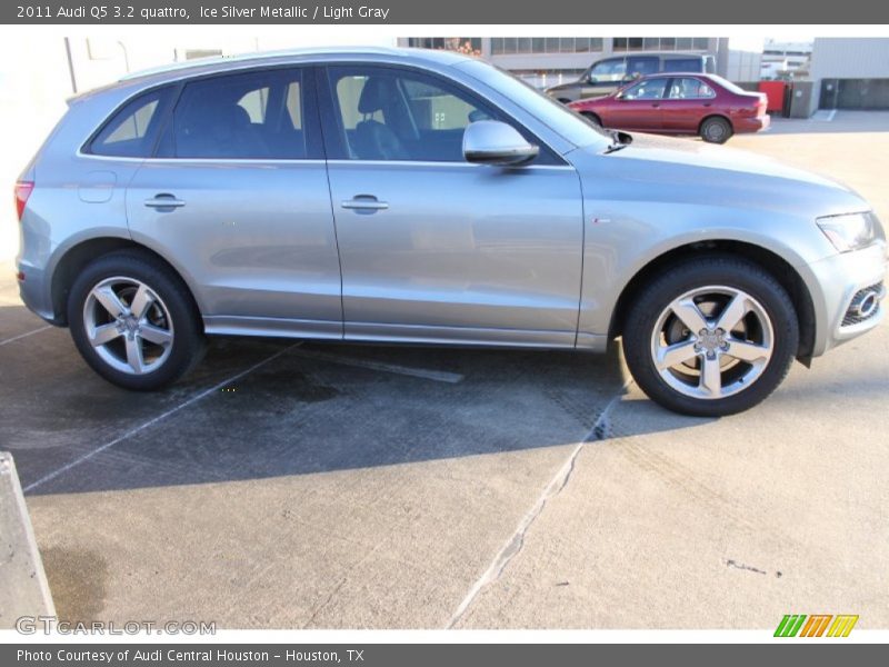 Ice Silver Metallic / Light Gray 2011 Audi Q5 3.2 quattro