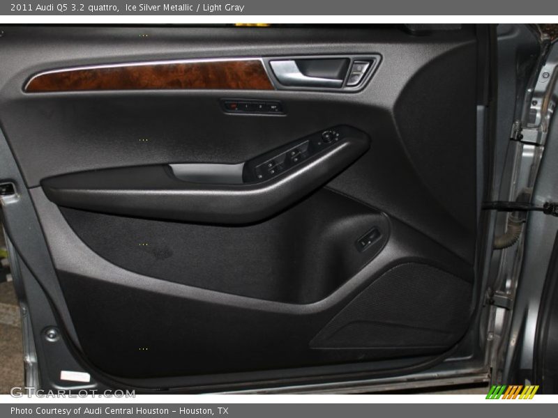Ice Silver Metallic / Light Gray 2011 Audi Q5 3.2 quattro