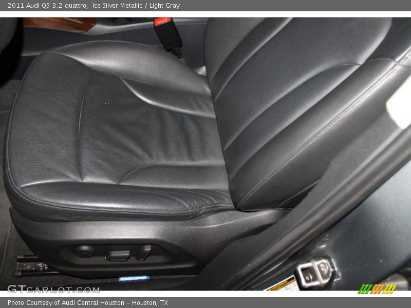 Ice Silver Metallic / Light Gray 2011 Audi Q5 3.2 quattro