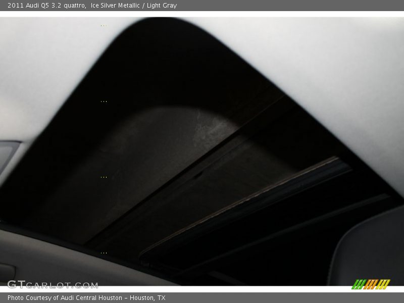 Ice Silver Metallic / Light Gray 2011 Audi Q5 3.2 quattro