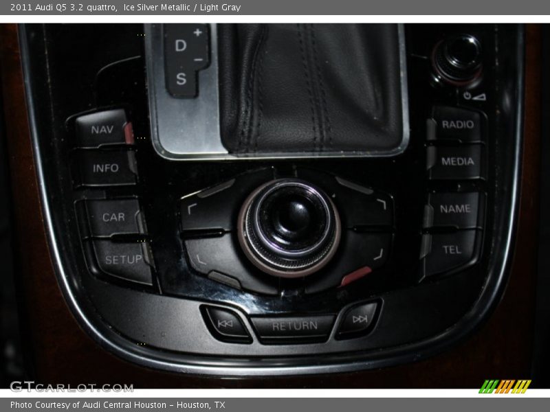 Ice Silver Metallic / Light Gray 2011 Audi Q5 3.2 quattro