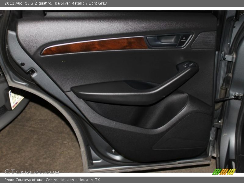 Ice Silver Metallic / Light Gray 2011 Audi Q5 3.2 quattro