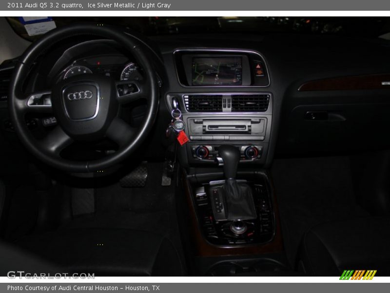Ice Silver Metallic / Light Gray 2011 Audi Q5 3.2 quattro