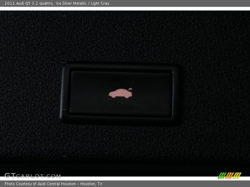 Ice Silver Metallic / Light Gray 2011 Audi Q5 3.2 quattro