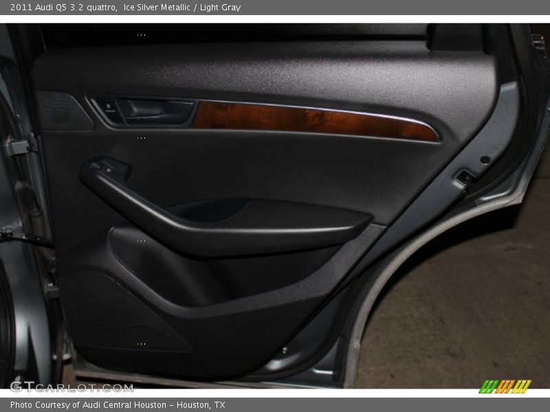 Ice Silver Metallic / Light Gray 2011 Audi Q5 3.2 quattro