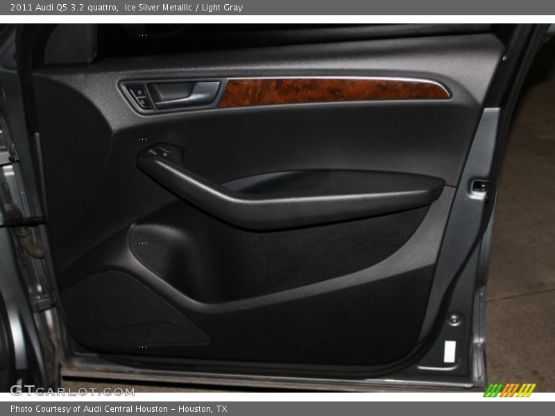 Ice Silver Metallic / Light Gray 2011 Audi Q5 3.2 quattro