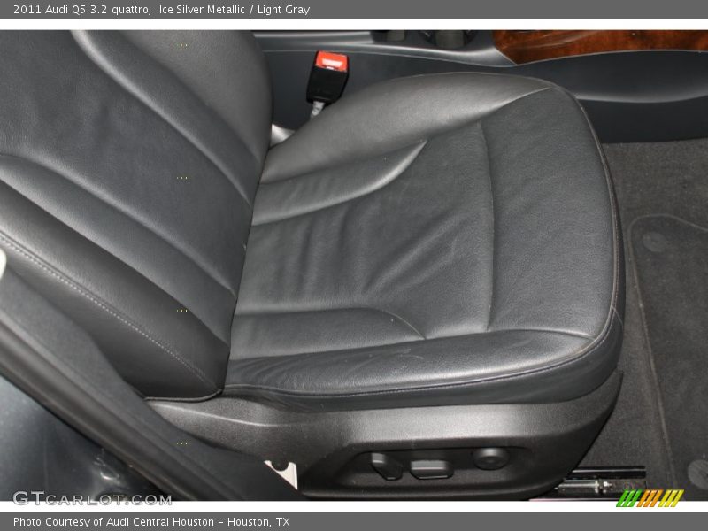 Ice Silver Metallic / Light Gray 2011 Audi Q5 3.2 quattro