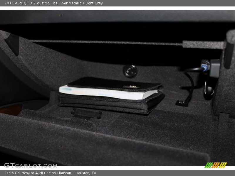 Ice Silver Metallic / Light Gray 2011 Audi Q5 3.2 quattro