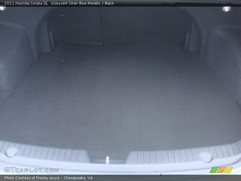 Iridescent Silver Blue Metallic / Black 2011 Hyundai Sonata SE