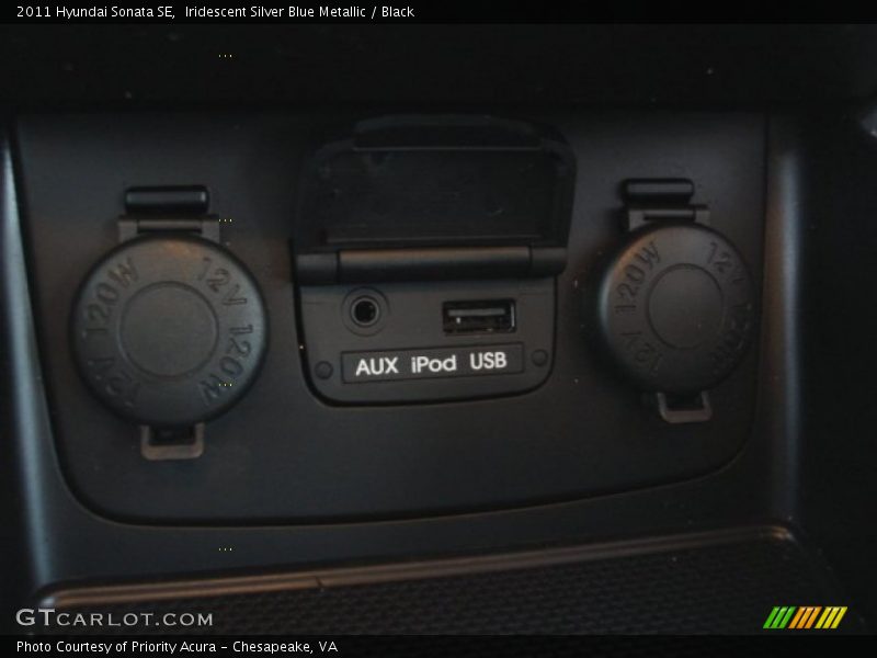 Iridescent Silver Blue Metallic / Black 2011 Hyundai Sonata SE