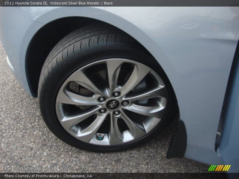 Iridescent Silver Blue Metallic / Black 2011 Hyundai Sonata SE