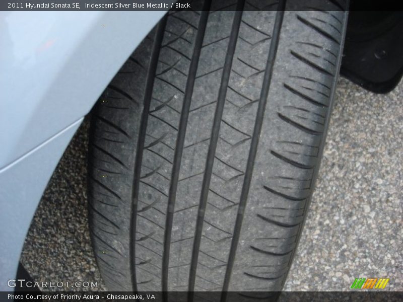 Iridescent Silver Blue Metallic / Black 2011 Hyundai Sonata SE