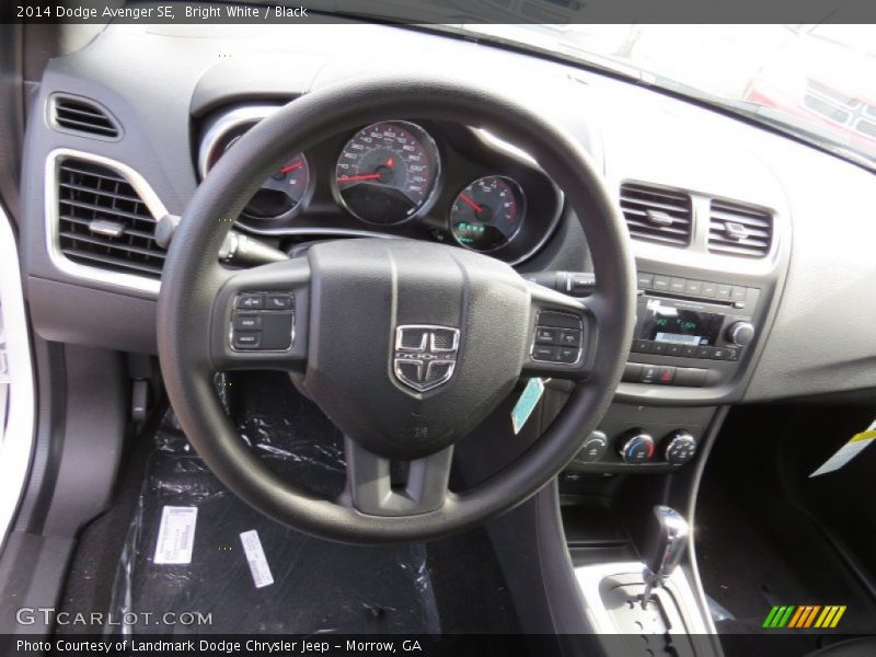 Bright White / Black 2014 Dodge Avenger SE