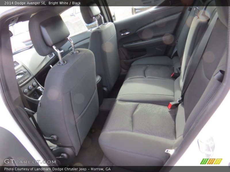 Bright White / Black 2014 Dodge Avenger SE