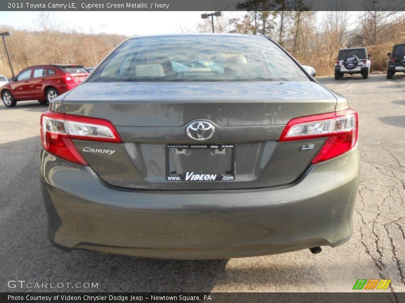Cypress Green Metallic / Ivory 2013 Toyota Camry LE