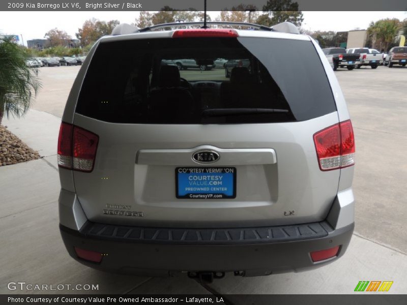 Bright Silver / Black 2009 Kia Borrego LX V6