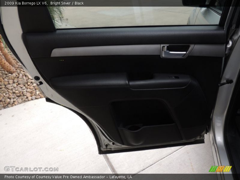 Bright Silver / Black 2009 Kia Borrego LX V6