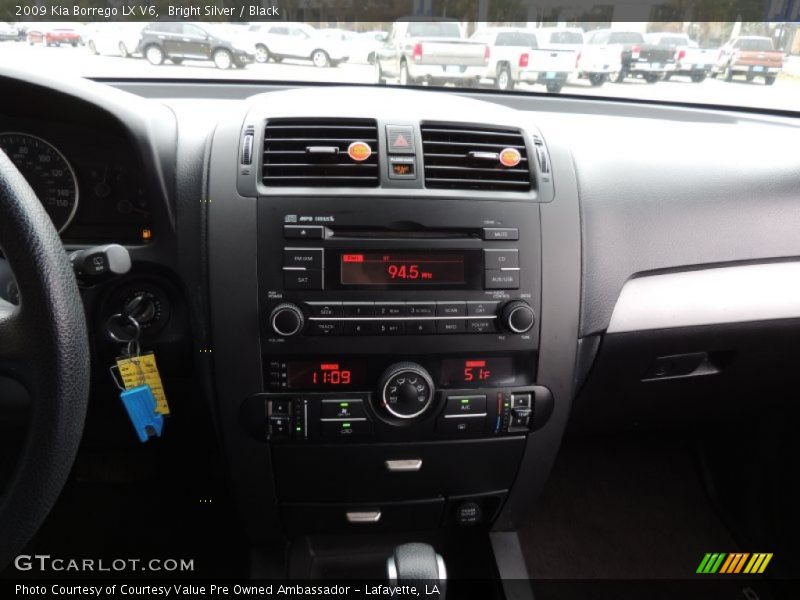 Bright Silver / Black 2009 Kia Borrego LX V6