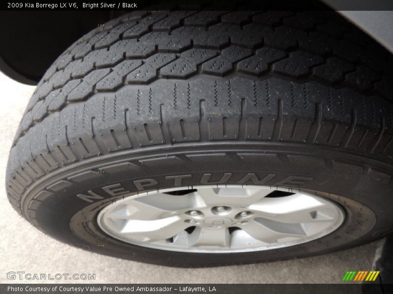 Bright Silver / Black 2009 Kia Borrego LX V6