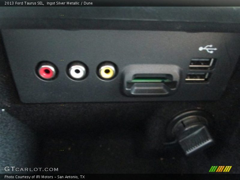 Ingot Silver Metallic / Dune 2013 Ford Taurus SEL