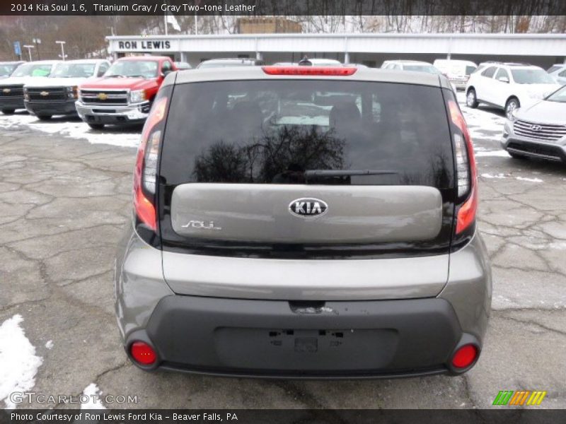 Titanium Gray / Gray Two-tone Leather 2014 Kia Soul 1.6