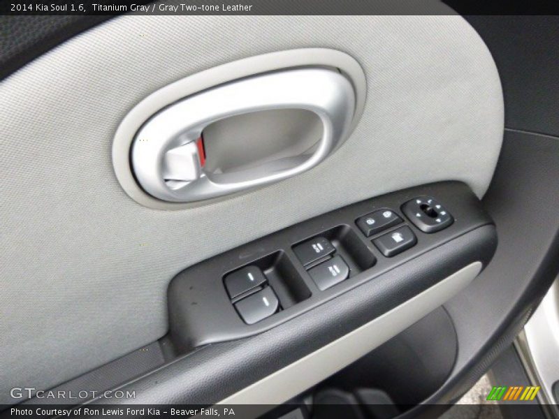 Titanium Gray / Gray Two-tone Leather 2014 Kia Soul 1.6