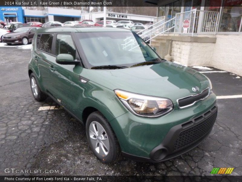 Front 3/4 View of 2014 Soul 1.6