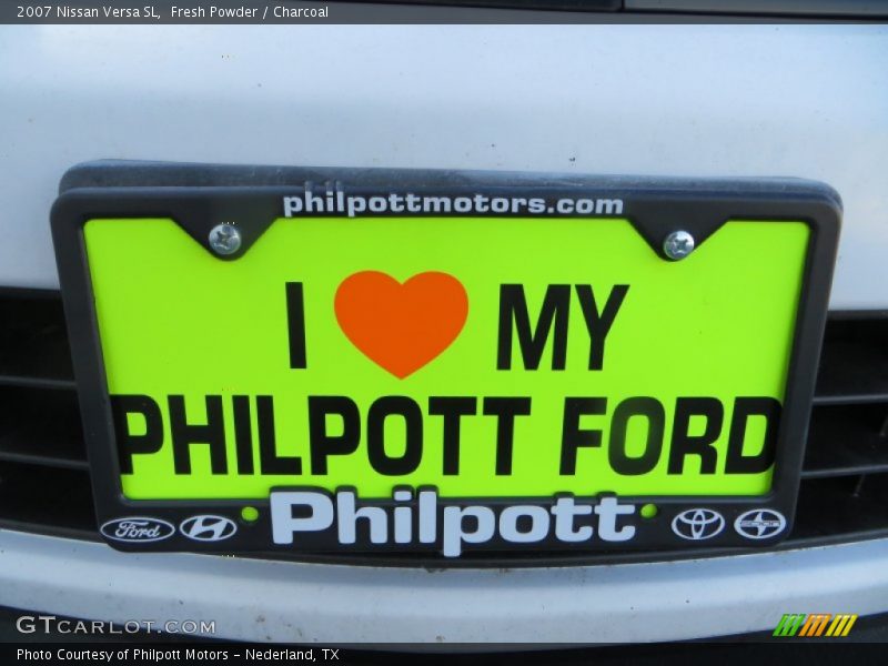 Fresh Powder / Charcoal 2007 Nissan Versa SL