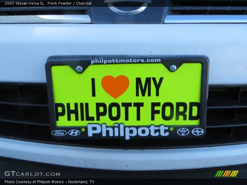 Fresh Powder / Charcoal 2007 Nissan Versa SL