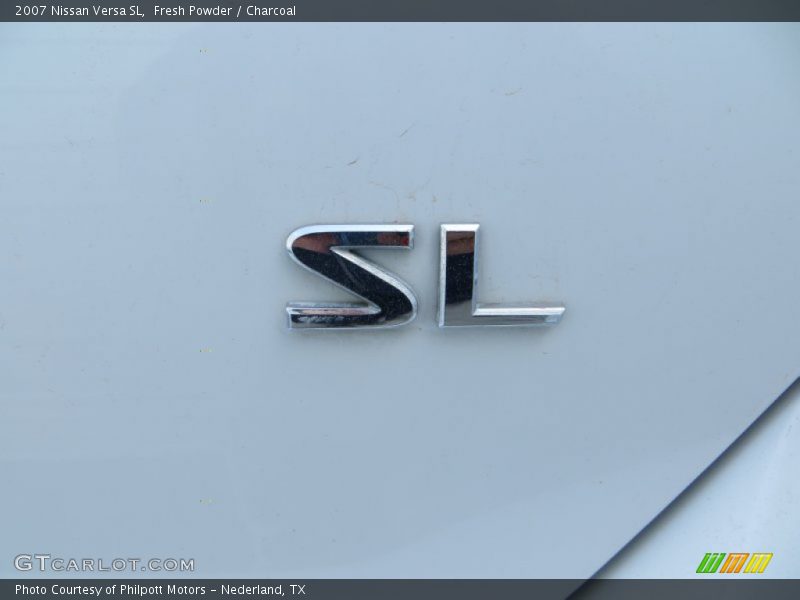 Fresh Powder / Charcoal 2007 Nissan Versa SL
