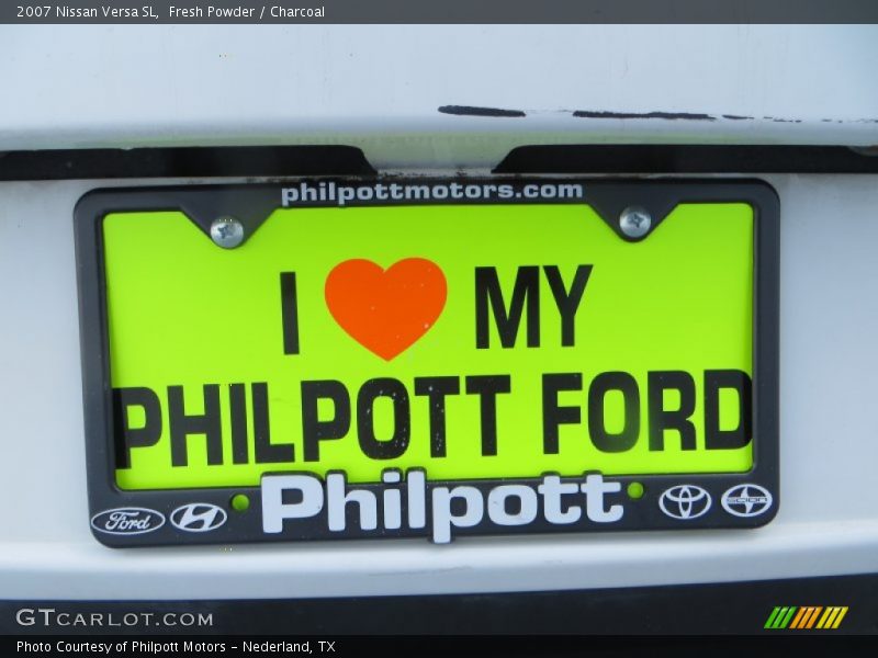 Fresh Powder / Charcoal 2007 Nissan Versa SL